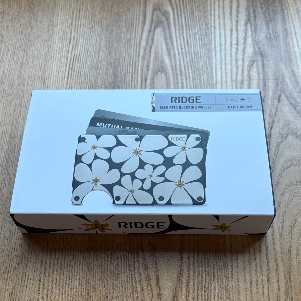 Ridge Daisy Dream RFID Blocking Wallet - White and Gold